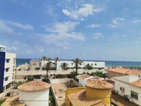 Relaxing flat with open view, next to the beach.